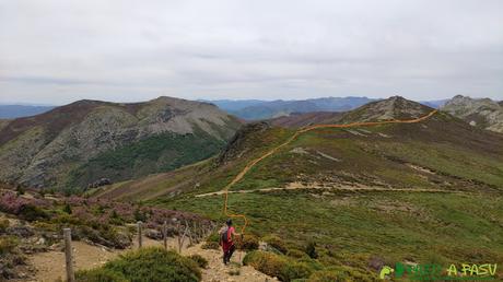 RUTA del DESFILADERO DE LOS CALDERONES desde PIEDRASECHA Bajando del Pico Amargones