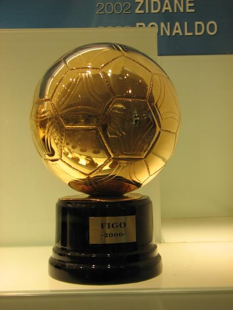 Messi gana su sexto Balón de Oro el premio que otorga la revista francesa France Football.