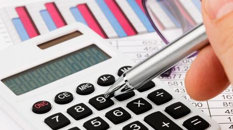 CÓMO CONTROLAR LOS GASTOS Y COSTES EN SU NEGOCIO CÓMO CONTROLAR LOS GASTOS Y COSTES EN SU NEGOCIO