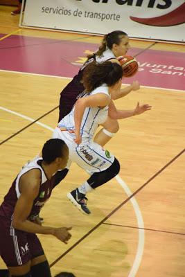 Galería de clics del Bàsquet Femení Sant Adrià-Fundación Navarra Baloncesto Ardoi (Liga Femenina 2)