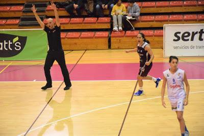 Galería de clics del Bàsquet Femení Sant Adrià-Fundación Navarra Baloncesto Ardoi (Liga Femenina 2)