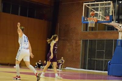 Galería de clics del Bàsquet Femení Sant Adrià-Fundación Navarra Baloncesto Ardoi (Liga Femenina 2)