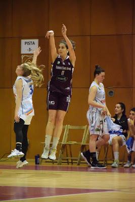 Galería de clics del Bàsquet Femení Sant Adrià-Fundación Navarra Baloncesto Ardoi (Liga Femenina 2)