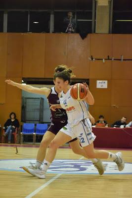 Galería de clics del Bàsquet Femení Sant Adrià-Fundación Navarra Baloncesto Ardoi (Liga Femenina 2)