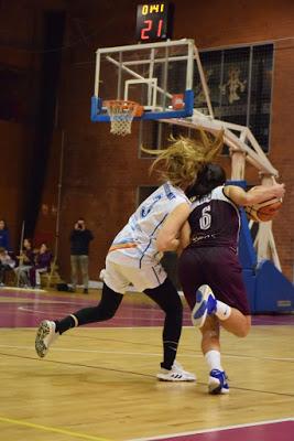 Galería de clics del Bàsquet Femení Sant Adrià-Fundación Navarra Baloncesto Ardoi (Liga Femenina 2)
