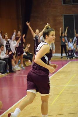 Galería de clics del Bàsquet Femení Sant Adrià-Fundación Navarra Baloncesto Ardoi (Liga Femenina 2)