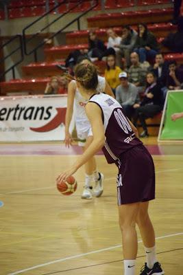 Galería de clics del Bàsquet Femení Sant Adrià-Fundación Navarra Baloncesto Ardoi (Liga Femenina 2)