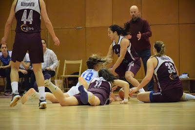 Galería de clics del Bàsquet Femení Sant Adrià-Fundación Navarra Baloncesto Ardoi (Liga Femenina 2)