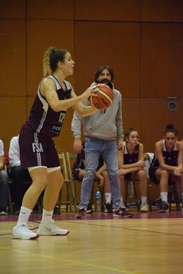 Galería de clics del Bàsquet Femení Sant Adrià-Fundación Navarra Baloncesto Ardoi (Liga Femenina 2)