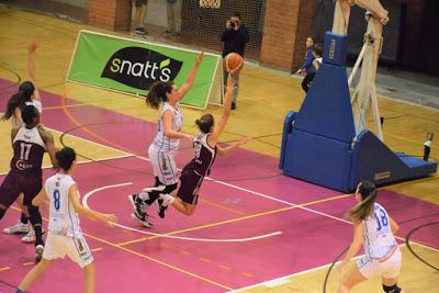 Galería de clics del Bàsquet Femení Sant Adrià-Fundación Navarra Baloncesto Ardoi (Liga Femenina 2)