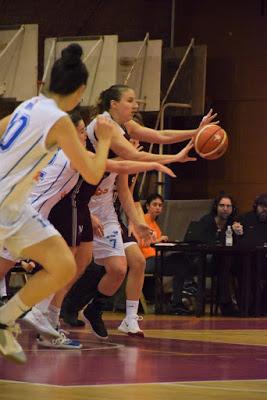 Galería de clics del Bàsquet Femení Sant Adrià-Fundación Navarra Baloncesto Ardoi (Liga Femenina 2)