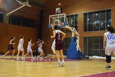 Galería de clics del Bàsquet Femení Sant Adrià-Fundación Navarra Baloncesto Ardoi (Liga Femenina 2)