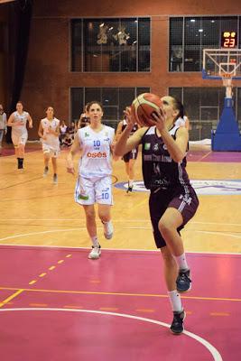 Galería de clics del Bàsquet Femení Sant Adrià-Fundación Navarra Baloncesto Ardoi (Liga Femenina 2)