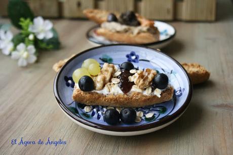 TOSTAS  DULCES Y SALADAS