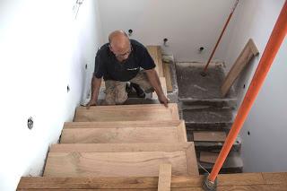 forrar una escalera de madera con roble