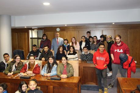 Los  niños de Ponferrada visitan el Ayuntamiento con motivo del Día de la Constitución Española