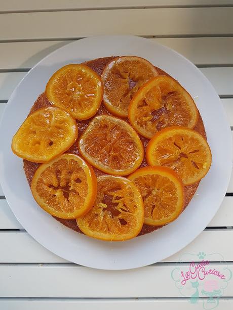 BIZCOCHO DE NARANJA CON NARANJAS CONFITADAS