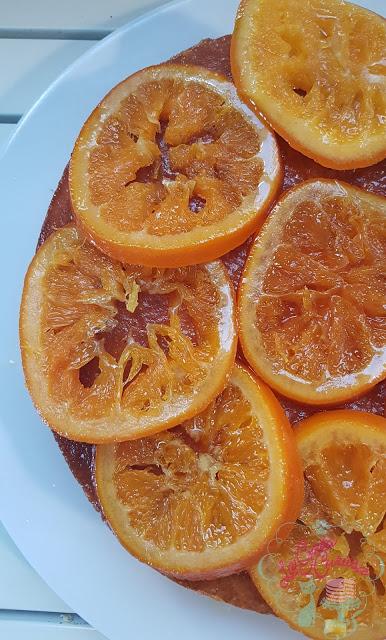 BIZCOCHO DE NARANJA CON NARANJAS CONFITADAS