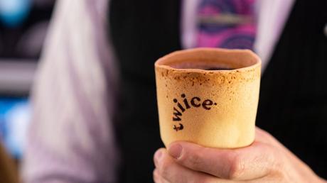 Air New Zealand lanza tazas de café que puedes comer después de terminar tu bebida
