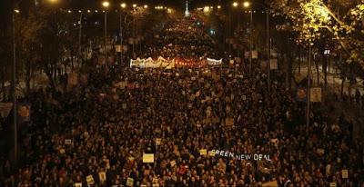 Exhibiciones lumínicas navideñas, crisis climática durante la COP25 y la llegada de Greta Thunberg a Madrid.