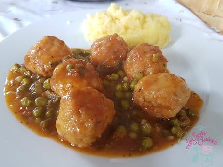 ALBONDIGAS DE BACALAO Y LANGOSTINOS EN SALSA JARDINERA ALBONDIGAS DE BACALAO Y LANGOSTINOS EN SALSA JARDINERA