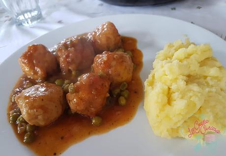 ALBONDIGAS DE BACALAO Y LANGOSTINOS EN SALSA JARDINERA ALBONDIGAS DE BACALAO Y LANGOSTINOS EN SALSA JARDINERA