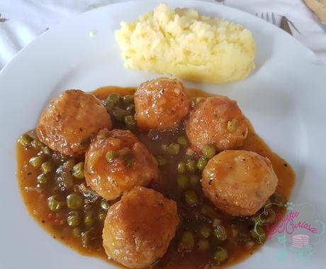 ALBONDIGAS DE BACALAO Y LANGOSTINOS EN SALSA JARDINERA ALBONDIGAS DE BACALAO Y LANGOSTINOS EN SALSA JARDINERA
