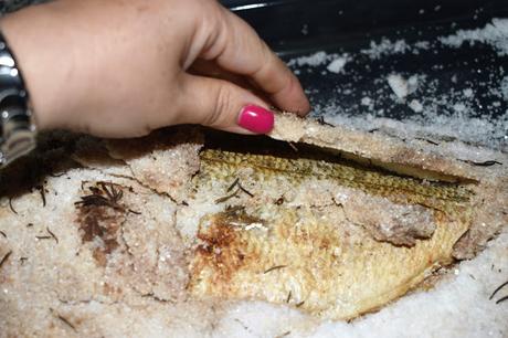 Dorada salvaje a la sal y romero