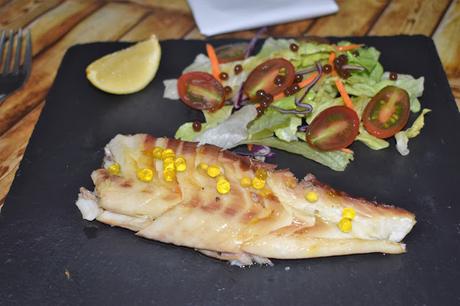 Dorada salvaje a la sal y romero