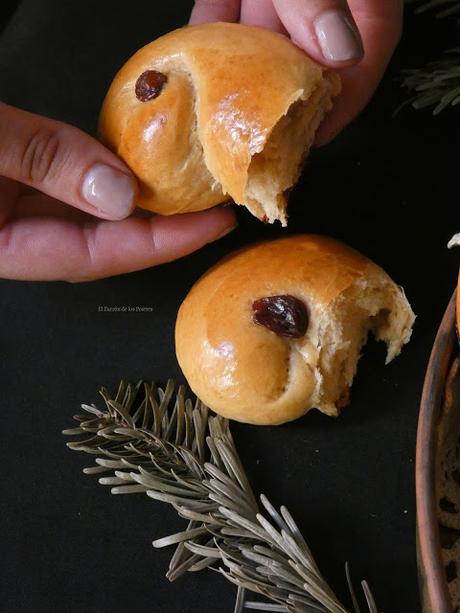 Bollos suecos Santa Lucía con Gofio y Azafrán