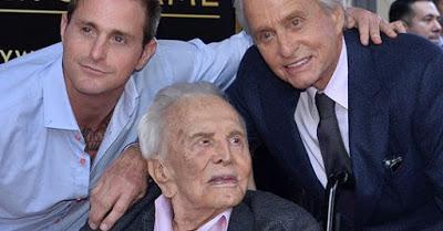 Kirk Douglas cumplió ayer ciento tres años.