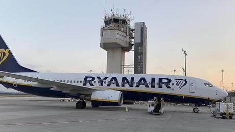 Ryanair masacra a sus trabajadores en Girona y los sindicatos no abren la boca