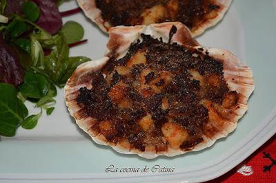 Vieiras gratinadas con jamón y gambas Vieiras gratinadas con jamón y gambas