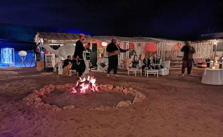 Que ver en Marrakech: Cena y espectáculo en el desierto Que ver en Marrakech: Cena y espectáculo en el desierto