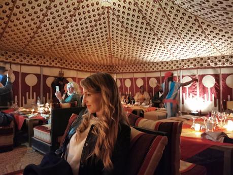 Que ver en Marrakech: Cena y espectáculo en el desierto Que ver en Marrakech: Cena y espectáculo en el desierto