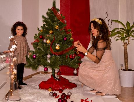 A DECORAR EL ÁRBOL DE NAVIDAD