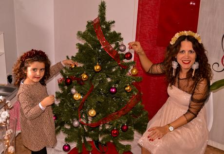 A DECORAR EL ÁRBOL DE NAVIDAD