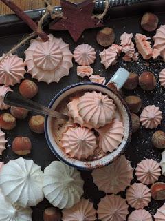 Corona de merengue  , un perfecto centro de mesa para la mesa de Navidad