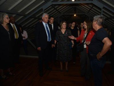 Recorre el presidente cubano espacio de memoria y derechos humanos situado en los predios de la antigua escuela mecánica de la armada