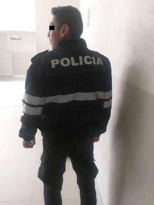 ASEGURARON EN TEXCOCO SUJETO QUE PORTABA UNIFORME CON INSIGNIAS POLICIACAS DE LA CDMX