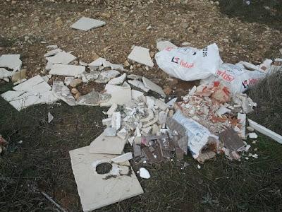 IBI CARO, BARRIO DEL CASTILLO ABANDONADO Y GOTERAS EN CENTRO DE ESPECIALIDADES DE VEREDILLAS.
