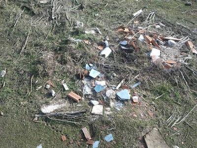 IBI CARO, BARRIO DEL CASTILLO ABANDONADO Y GOTERAS EN CENTRO DE ESPECIALIDADES DE VEREDILLAS.