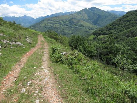 Cuergo/Cuérigo-Valdeberruga-Pozu L.lobos del Monte´l Marinón