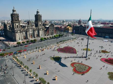 LA EVOLUCIÓN DE LA CIUDAD DE MÉXICO A TRAVÉS DE MAPAS Y FOTOGRAFÍAS LA EVOLUCIÓN DE LA CIUDAD DE MÉXICO A TRAVÉS DE MAPAS Y FOTOGRAFÍAS