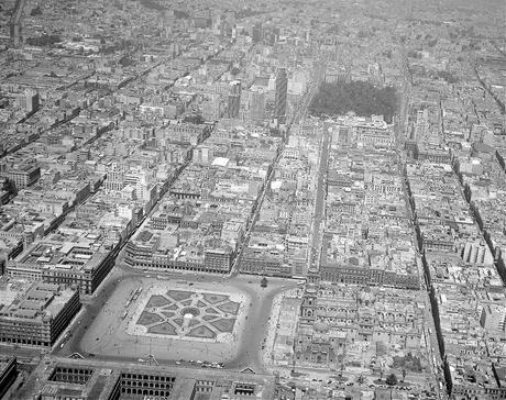 LA EVOLUCIÓN DE LA CIUDAD DE MÉXICO A TRAVÉS DE MAPAS Y FOTOGRAFÍAS LA EVOLUCIÓN DE LA CIUDAD DE MÉXICO A TRAVÉS DE MAPAS Y FOTOGRAFÍAS