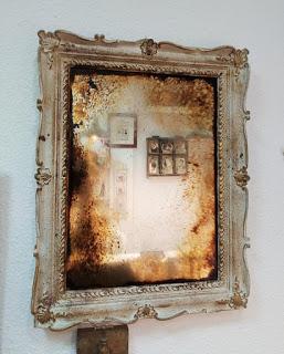 Dando un aire antiguo a este espejo