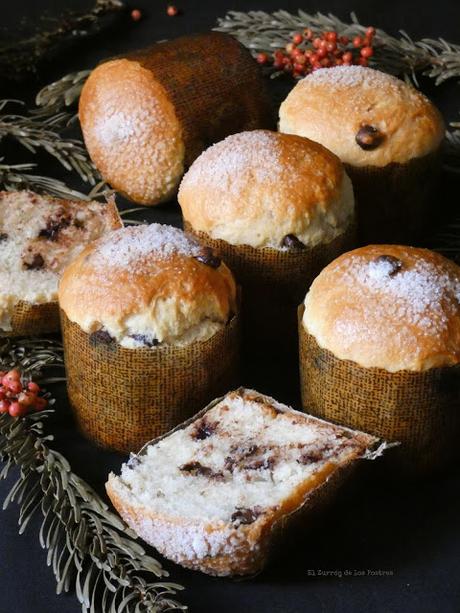 Mini Panettones con pepitas de Chocolate Mini Panettones con pepitas de Chocolate