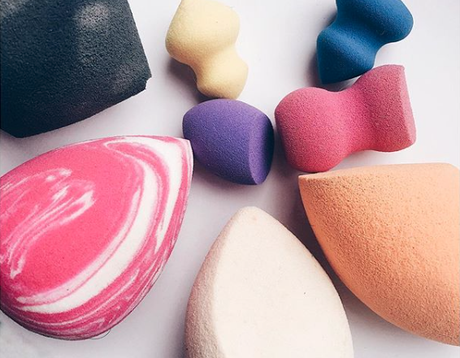 ¿Cómo se reaplica el protector solar a lo largo del día?