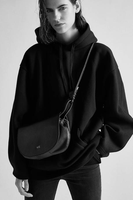 Los bolsos de Zara que llevan tus iniciales