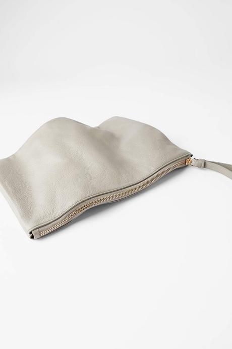 Los bolsos de Zara que llevan tus iniciales